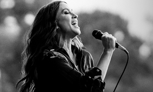 Alanis Morissette Announces 2024 “the Triple Moon Tour” With Joan Jett Concert Countdown 