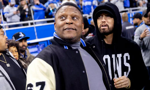 Eminen watches Lions NFC Championship Game with Barry Sanders