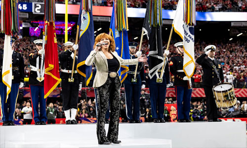 Reba performs National Anthem at Super Bowl 58