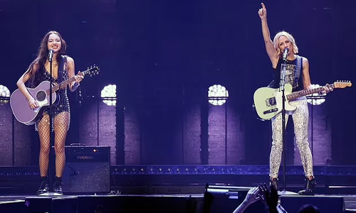 Olivia Rodrigo and Sheryl Crow perform If It Makes You Happy In Nashville