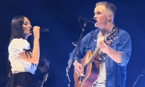 Zach Bryan performing I Remember Everything with Kacey Musgraves in Chicago